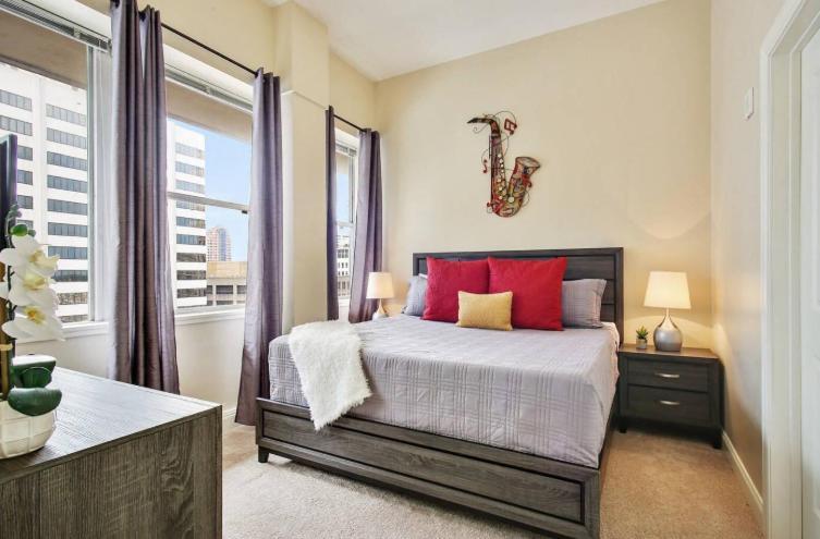 Amazing Condos Beautiful View 2 Blocks To French Quarter, Small Rooftop Pool, Gym, Seanger Theater, Super Dome, And Bourbon St New Orleans Exterior foto
