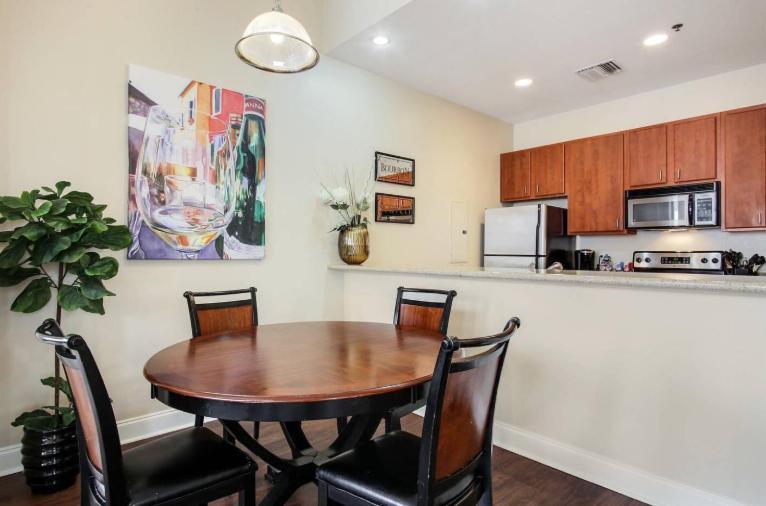 Amazing Condos Beautiful View 2 Blocks To French Quarter, Small Rooftop Pool, Gym, Seanger Theater, Super Dome, And Bourbon St New Orleans Exterior foto