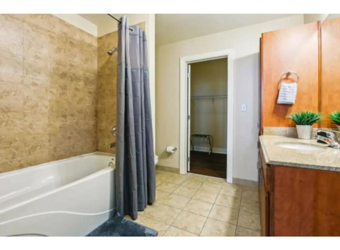 Amazing Condos Beautiful View 2 Blocks To French Quarter, Small Rooftop Pool, Gym, Seanger Theater, Super Dome, And Bourbon St New Orleans Zimmer foto